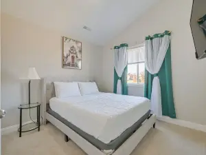 5 Mi to Charlotte Motor Speedway: Cozy Townhome
