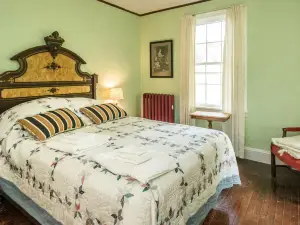 Higganum House B&B
