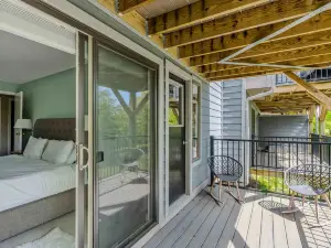 Ski Hill Access and Cozy Fireplace Retreat - Charming Tranquility