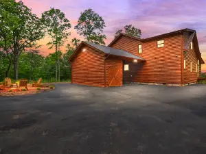 Hot Tub and Game Room Delight - Luxurious Mountain Escape