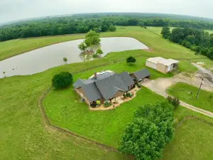 Secluded 5BR Ranch house: Heated Pool, Fishing Pond, Relaxing & Scenic Views 13+
