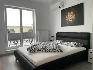 Unique Penthouse Lakeview W19