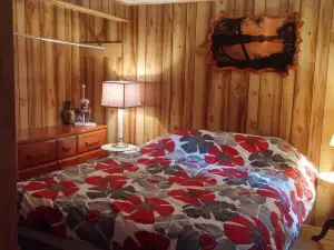 HIDEAWAY - COZY 2 BEDROOM WATERFRONT COTTAGE SPRING, SUMMER 2025 AVAILABILITY!