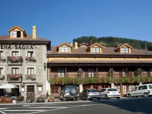 Hosteria Peña Sagra