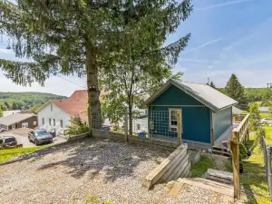 近小徑和小鎮的山地Koru兩臥室小屋