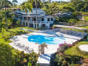 Catalina Tropical Lodge