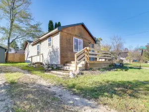 Chic Harrison Home: Walk to Wilson State Park!