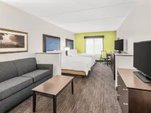 Holiday Inn Express & Suites WILMINGTON-NEWARK by IHG