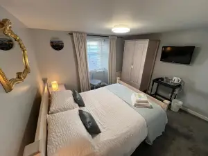 การ์เดน อาร์มส์ โรงแรม