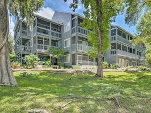 Riverfront Dunnellon Condo w/ Grill & Kayaks!