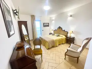 Pool and Jacuzzi - Charming Villa in Umbria - Sleeps 24 - Lake View