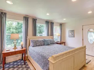 Views on 12 Acres: Ozark Mountain Cabin!