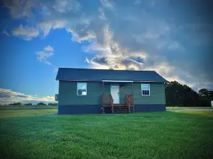 Tranquil Cabin on 71/acre cattle farm—near Cloud 9 ranch and Ozark rivers!