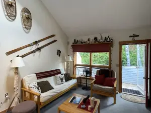 Classic Sugarloaf slope side Condo near outdoor center trails and Snubber lift