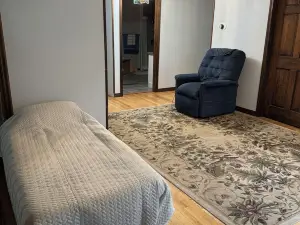 Riverbend Getaway 134-Luxury & Comfort Sleep 20+ Nearby-Swim, Float, Hike, Relax