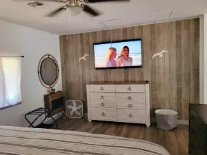 Waterfront with Sandy Beach on Lake Eufaula