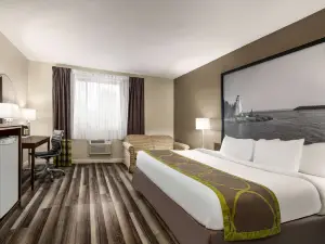 Super 8 by Wyndham Sarnia on