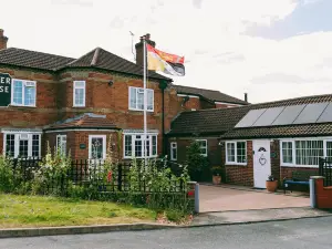 1 Bed Sleeps 3 Free Parking Pets Allowed
