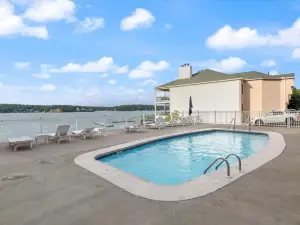 Lovely lakeside condo with pool, tennis court, fireplace, & washer/dryer