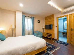 Lalit Service Apartment
