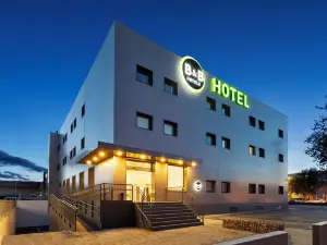 เบดแอนด์เบรกฟาสต์ โรงแรม มาดริด คาราบันเชล