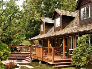 업 더 크리크 백패커스 로지