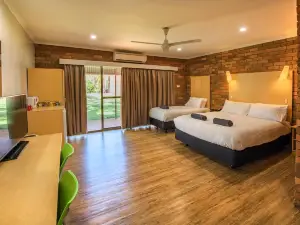Contour Hotel