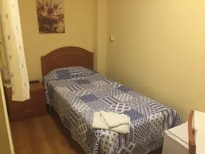 Hostal Becares