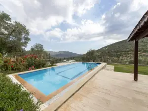 Splendid Villa Surrounded by Nature Near Milas-Bodrum Airport