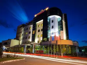 Diplomat Plaza Hotel & Resort