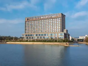 Golden Lake Hotel