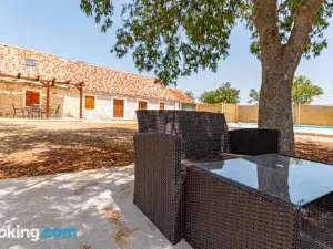 Nice Home in Drinovci with 2 Bedrooms, Wifi and Outdoor Swimming Pool