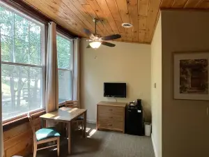 Hanging Horn Lakeside Resort