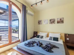 Thrapsano House at Iraklion Crete. for up to 8 Persons.