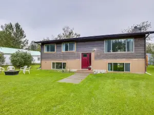 Serene Palmer Home Walk to Downtown and Riverfront!