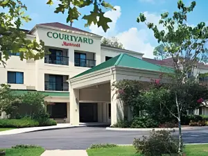 Courtyard Cleveland Independence