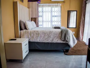 WoodMead Guest House & Events