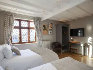 The Woodborough Inn