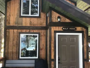 Wolf Ridge Secluded Cabin