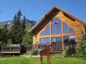 Private Awesome View chalet - Hot Tub, Wi-Fi, Cell -Alaska: Right Out the Window