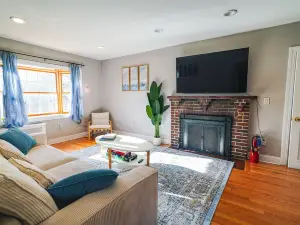 Tufts 4BD/2BA - 5.MIN to Harvard&Boston / Free Parking / Walk to Subway
