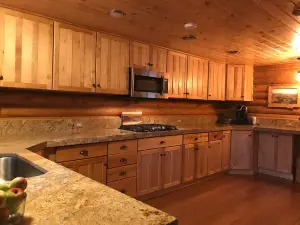 Peaceful & Beautiful Idaho Log Lodge w/ Activities