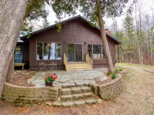Waterfront Escape with Stunning Sunsets - Serene Nature Retreat
