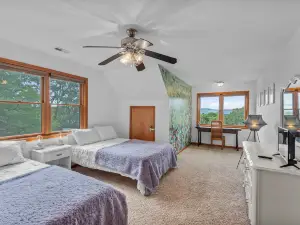 Expansive Deck and Game Room Retreat - Serene Mountain Escape