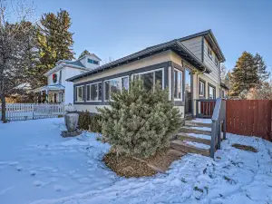 Private Patio and Gourmet Kitchen Oasis - Charming Cozy Retreat