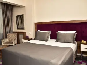 Hande Hotel