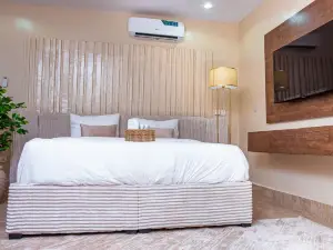 TM Luxe Stays Apartment