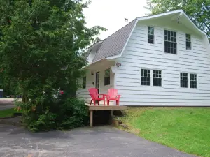 Carriage House - Just Renovated