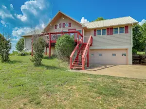 Spacious Yellville Retreat w/ Deck & Balcony
