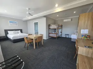 Hive Hotel, Moruya